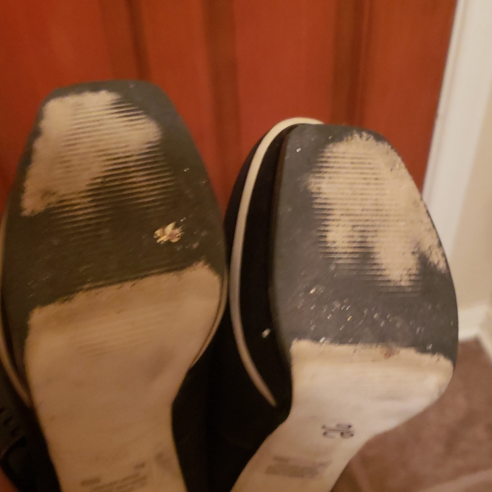 Shoes - Picture 3 of 4